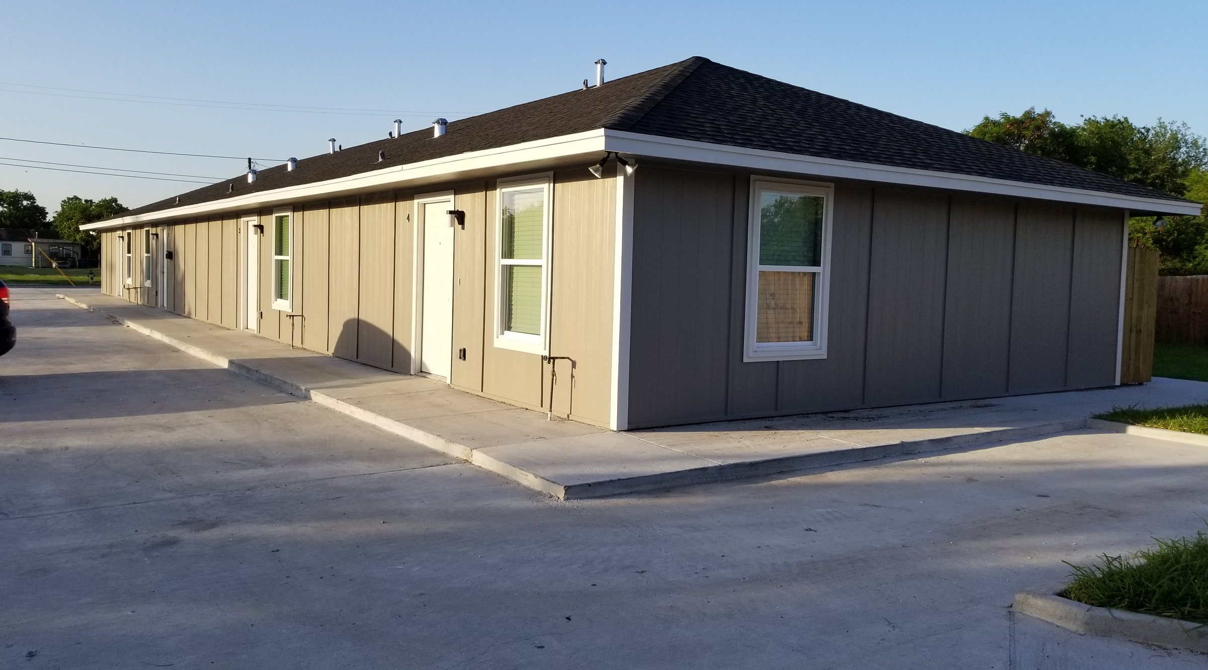 A single-story multi-unit rental building